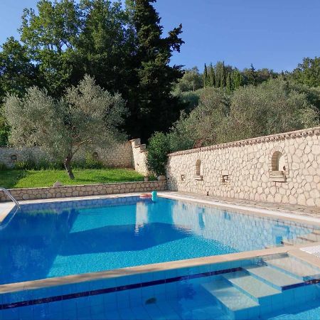 Pool Villa Grigoris Aspiotades Eksteriør bilde