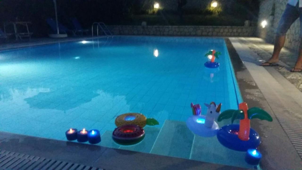 Pool Villa Grigoris Aspiotades Eksteriør bilde
