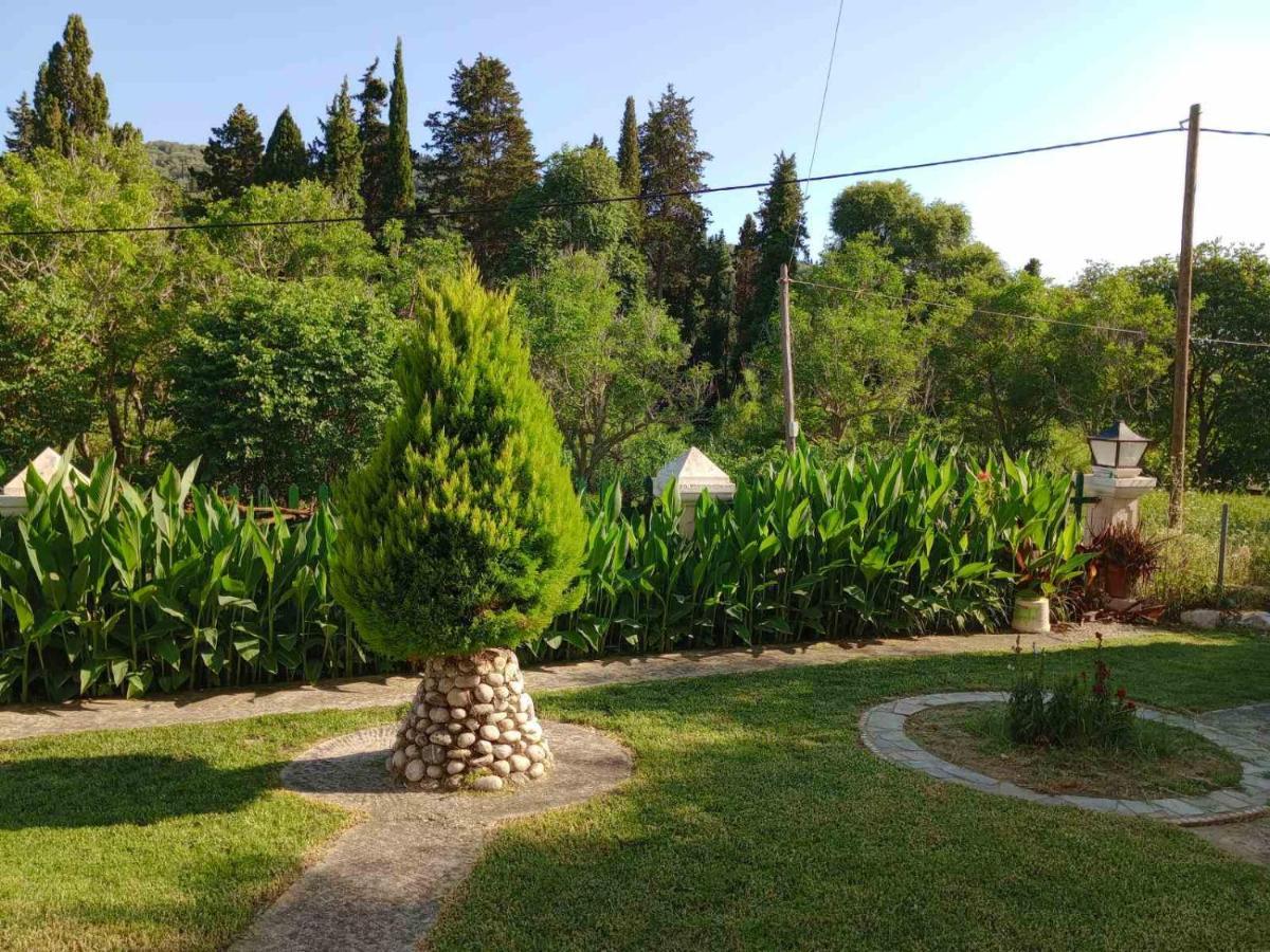 Pool Villa Grigoris Aspiotades Eksteriør bilde