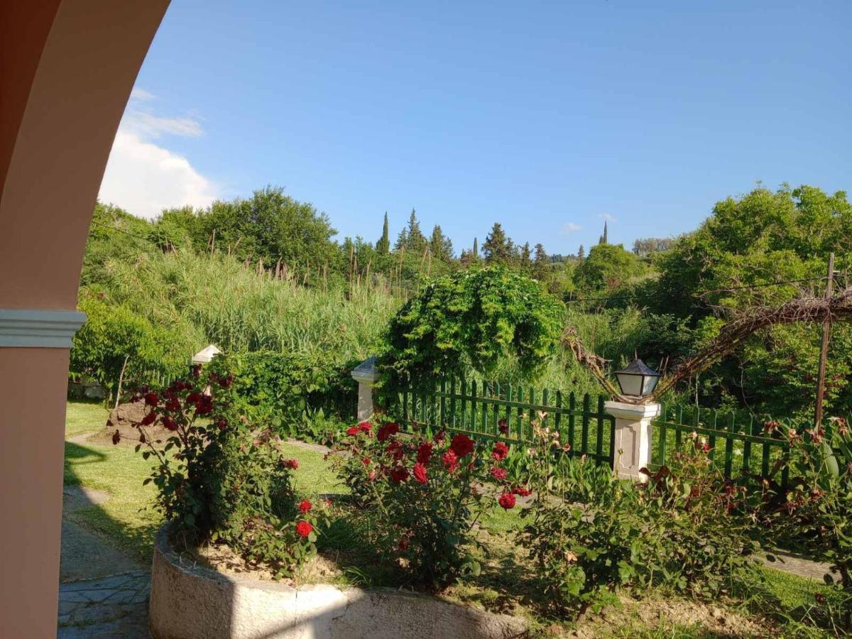 Pool Villa Grigoris Aspiotades Eksteriør bilde