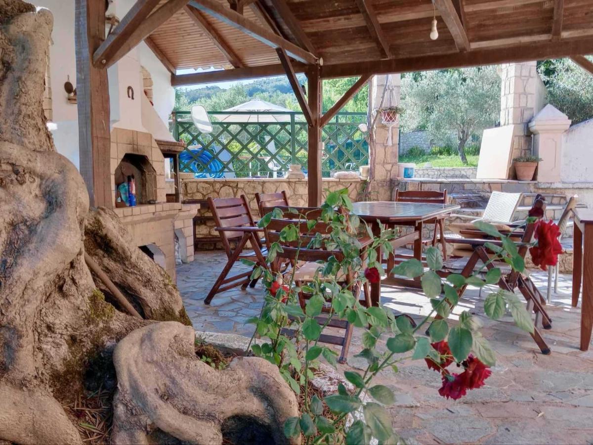 Pool Villa Grigoris Aspiotades Eksteriør bilde